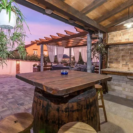 Stunning In With Outdoor Swimming Pool And 3 Bedrooms Ferienhaus Polaca