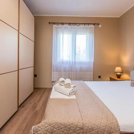 Stunning In With Outdoor Swimming Pool And 3 Bedrooms Ferienhaus Polaca