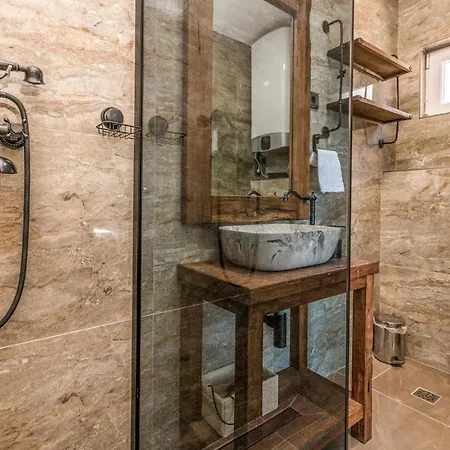 Prázdninový dům Stunning In With Outdoor Swimming Pool And 3 Bedrooms *
