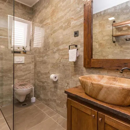 Stunning In With Outdoor Swimming Pool And 3 Bedrooms * Polaca